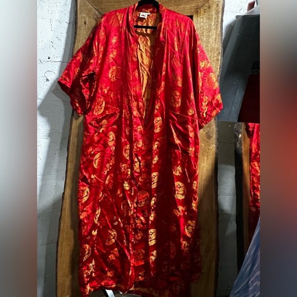 Luxurious Scarlet Floral Kimono 👘 Women's Robe - Picture 12 of 16